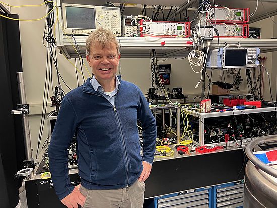 Richard Warburton im Labor