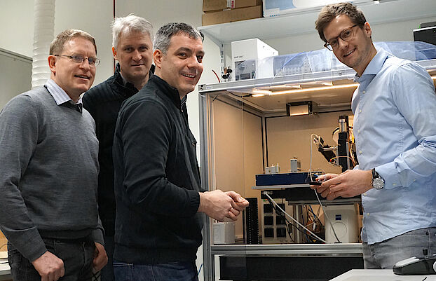 Das Team im Nano-Argovia-Projekt SCeNA hat ein System entwickelt, mit dem verschiedene Parameter einzelner Zellen analysiert werden können.